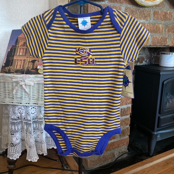 NWT CREATIVE KNITWEAR LSU TIGER ONESIE SIZE 6-9 months - Picture 3 of 16